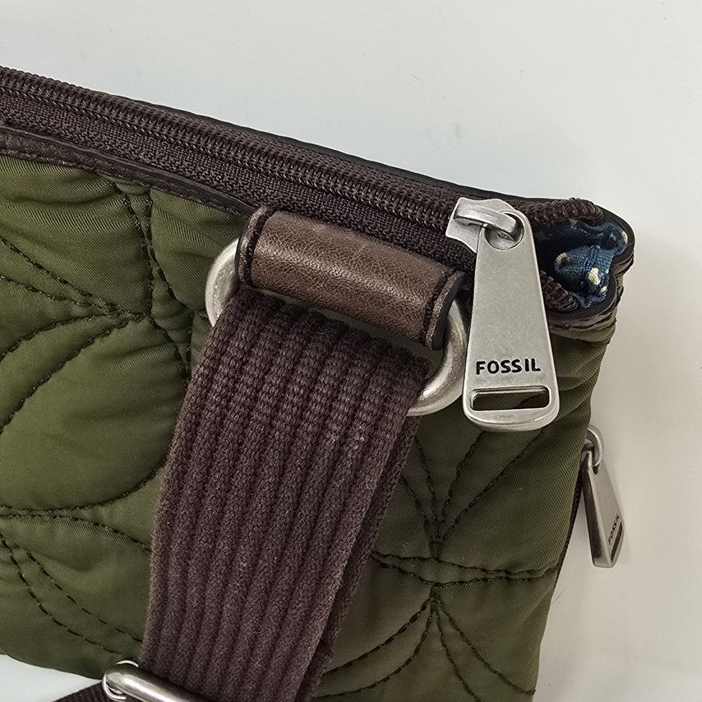 Fossil key per olive green nylon quilted floral stiching crossbody purse bag - Picture 7 of 9